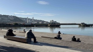 Sıcak havayı görenler sahile koştu