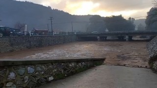 Şiddetli sağanak yağış sebebiyle Gökçede dere yatağında sel meydana geldi
