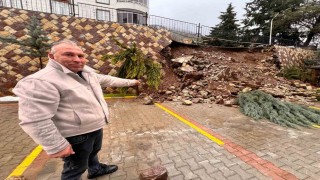 Şiddetli yağış sonrası istinat duvarı çöktü