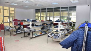 Siirt Emniyetinden 15 bin çocuğa ücretsiz giyim ve kırtasiye desteği