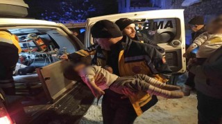 Siirtte kapanan yollar açıldı, hastalar hastaneye ulaştırıldı