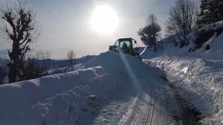 Siirtte karla kaplı yollar açıldı