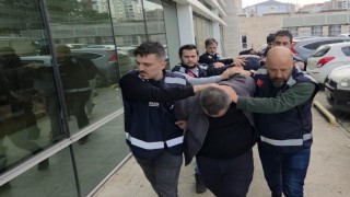 Silahlı tehdit ve yağma suçundan mahkemeye sevk edilen 4 kişi tutuklandı