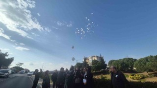 Sılanın hayatını kaybettiği yolda çelenkler dizildi, beyaz balonlar gökyüzüne bırakıldı