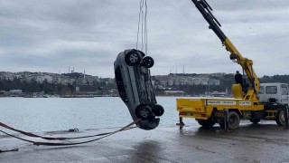 Şile Limanında otomobil denize uçtu: Sürücü yaralı kurtarıldı