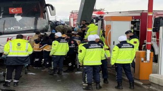 Silivri Kuzey Marmara Otoyolunda feci kaza: Yolcu otobüsüyle otomobil çarpıştı