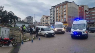 Sinopta otomobil ile motosiklet çarpıştı: 1 yaralı