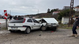 Sinopta otomobiller çarpıştı: 1 yaralı