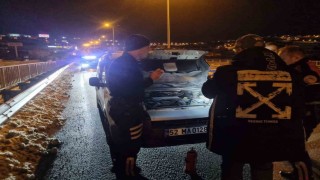 Sinopta seyir halindeki hafif ticari araç alev aldı