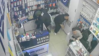 Sirkecide işten çıkarılan şahıs iş yerine silahla ateş açtı