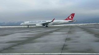 Şırnak Havalimanına 3 gün sonra ilk uçak indi