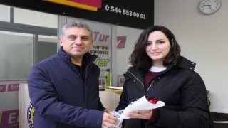 Şırnaka atanan öğretmenlere havalimanında çiçekli karşılama