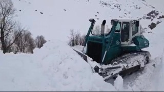 Şırnakta kar kalınlığı 2 metreyi aştı, ekipler vardiyalı sistemle çalışıyor