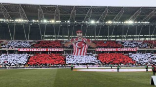 Sivasspor taraftarlarından Türk bayrağı koreografisi