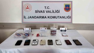 Sivasta eş zamanlı uyuşturucu operasyonu: 5 tutuklama