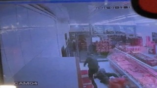 Sivasta iki kardeşin yaralandığı silahlı kavga kamerada