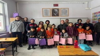 Sivasta jandarmadan öğrencilere karne sürprizi