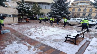 Sorgun Belediyesi ekipleri karla mücadele için sahada