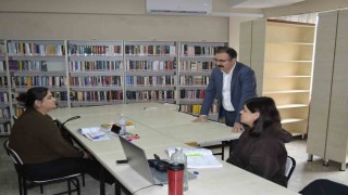 Sultanhisar Kaymakamı Ateş, kütüphanelerde çalışmaları yerinde inceledi