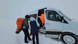 Süphan Dağında mahsur kalan dağcılar kurtarıldı