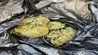 Şüpheli araçtan 50 gram esrar çıktı