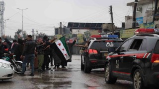 Suriyede güvenlik güçlerine ait konvoy Tabkaya girdi