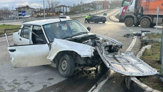SUV araca çarpan Tofaş parçalandı: 2 yaralı