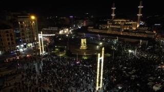 Taksim Meydanı ve İstiklal Caddesindeki yılbaşı coşkusu havadan görüntülendi