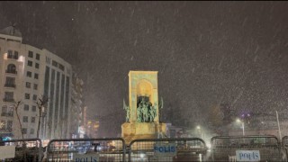 Taksimde kar yağışı gece saatlerinde etkisini gösterdi