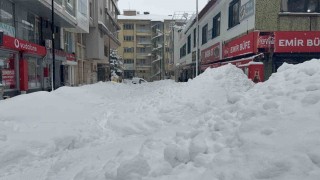 Tatvanda gök gürültülü kar yağışı