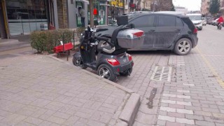 Tavşanlıda 3 tekerlekli elektrikli motosiklet devrildi: 1 yaralı