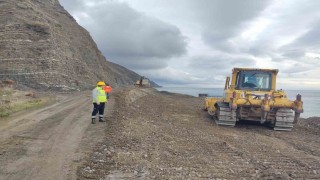 Tekirdağda heyelan: Yol kapatıldı