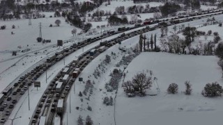 TEM Otoyolunun Bolu geçişinde trafik felç: Ankara ve İstanbul yönünde trafik durdu
