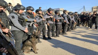 Terörden temizlenen Rakkada özel eğitimli köpeklerle bomba arama çalışmaları