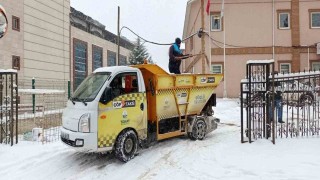 Tokat Belediyesi yoğun kar yağışına karşı tam kadro 7/24 sahada