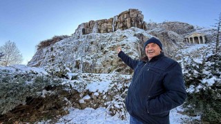 Tokatta buz tutan şelalede kartpostallık görüntüler oluştu