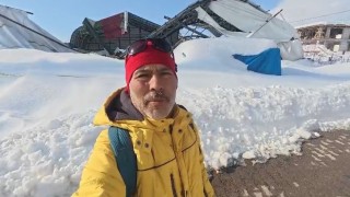 Tokatta kapalı halı sahanın çatısı kar yüküne dayanamadı