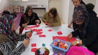 Toprakkale’de Kadınlara EVA Çiçek Eğitimi