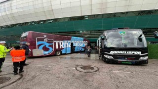 Trabzonspor ve Kocaelispor, stadyuma giriş yaptı