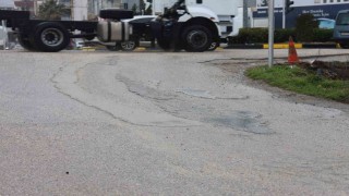 Trafik ışıklarında beklerken yolu betonla kaplayan mikser sürücüsüne ceza uygulandı