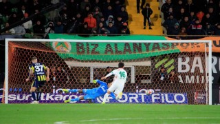 Trendyol Süper Lig: Alanyaspor: 2 - Fenerbahçe: 1 (İlk yarı)