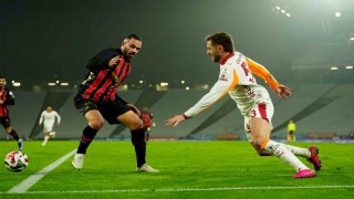 Trendyol Süper Lig: Fatih Karagümrük: 1 - Galatasaray: 1 (İlk yarı)