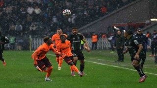 Trendyol Süper Lig: Kocaelispor: 1 - Trabzonspor: 1 (İlk yarı)