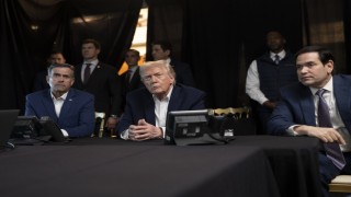 Trump, Venezuelaya yönelik saldırıları izlediği anların fotoğrafını paylaştı