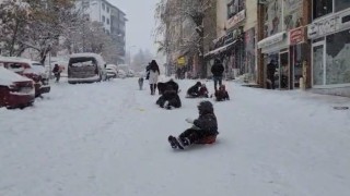 Tuncelide yılbaşı tatilinin tadını çocuklar çıkarıyor