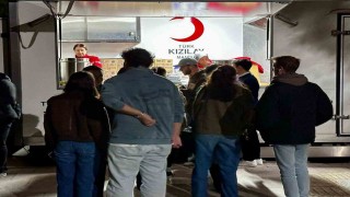 Türk Kızılay Manisadan öğrencilere 5 bin kişilik ikramlık