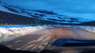 Türkelide heyelan: Köy grup yolu ulaşıma kapandı