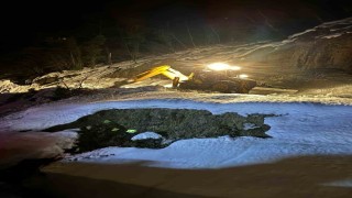 Türkelide heyelandan kapanan yol yeniden ulaşıma açıldı