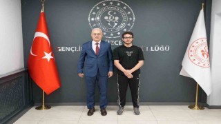 Türkiye Şampiyonu sporcuya tebrik