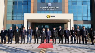 Türkiyenin en büyük diş hastanesi ilk hastalarını aldı
